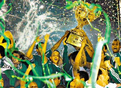 Jogadores do Palmeiras festejam o ttulo do Campeonato Paulista aps derrotar o time da Ponte Preta na segunda partida da final