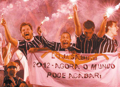 Depois de 35 anos de espera, Corinthians derrota Boca Juniors, com show de Emerson, e conquista a Libertadores em campanha invicta