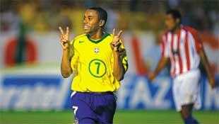 Robinho comemora o 4 gol da seleo brasileira contra o Paraguai, em Porto Alegre