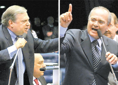 Os senadores Tasso Jereissati (PSDB-CE),  esq., e Renan Calheiros (PMDB-AL) durante troca de ofensas no plenrio, no momento em que Sarney presidia a sesso