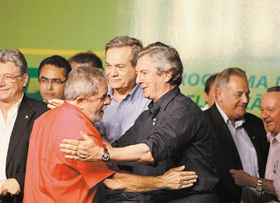 Em palanque em Alagoas, Lula reencontra o aliado Collor