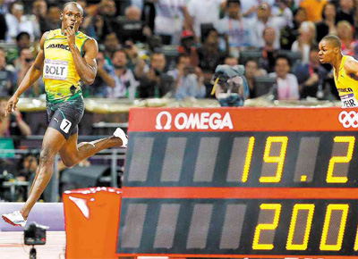 <b>BOLT CALA O MUNDO:</b> Primeiro bicampeo nos 100 m e 200 m, jamaicano ironiza crticos e decreta: 'Eu sou uma lenda'