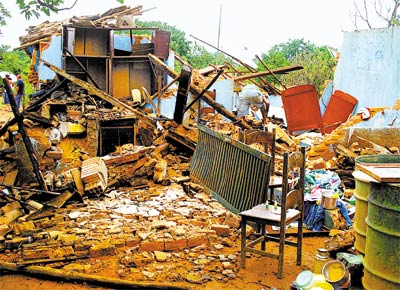 Uma das seis casas que foram destrudas pelo tremor no vilarejo de Carabas, no municpio de Itacarambi (extremo norte de MG)