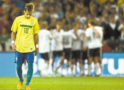 <b>DOMINADO: </b>Brasil joga mal, perde de 3 a 2 para a Alemanha e segue sem ganhar de grandes selees