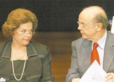 <b>OLHAR 2010:</b> A ministra da Casa Civil, Dilma Rousseff, e o governador de SP, Jos Serra, pregam receita parecida para enfrentar a crise