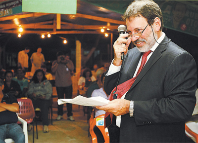 Em viagem por Gois para apresentar sua defesa no caso do mensalo, Delbio fala a integrantes do PT em Morrinhos