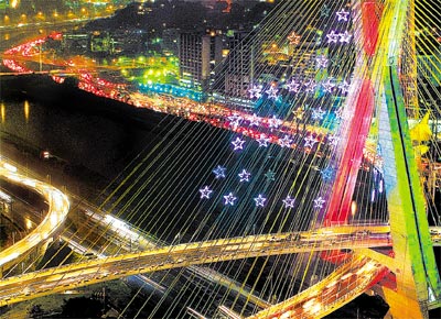 Iluminao de Natal inaugurada ontem na ponte <br>Octavio Frias de Oliveira (zona sul de SP)