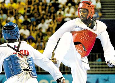 O lutador de taekwondo Diogo Silva aplica golpe no duelo que lhe rendeu a medalha de ouro