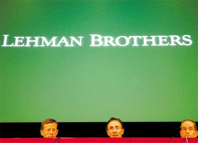 Executivos da PriceWaterhouseCoopers, que assumiu a gesto dos negcios do banco de investimento Lehman Brothers na Europa