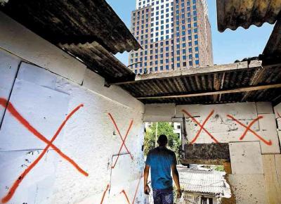 <b>FAVELA CHIC:</b> Barraco marcado para ser derrubado na favela Panorama, perto do Shopping Cidade Jardim (SP)