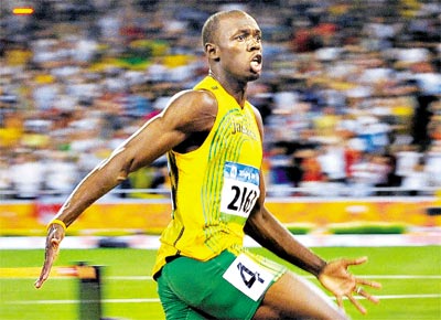 Bolt comemora antes da linha de chegada