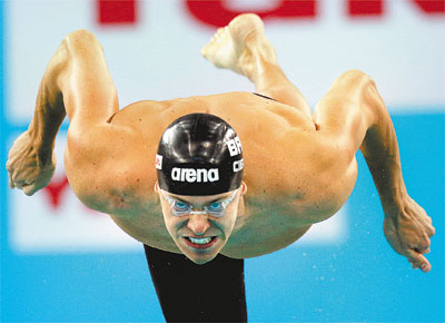 O nadador brasileiro mergulha na prova dos 50 m livre