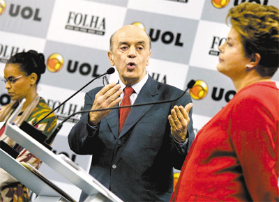 Ao lado de Marina (PV), Serra (PSDB) se dirige a Dilma (PT) no debate <b>Folha</b>/UOL, o 1 entre candidatos  Presidncia com transmisso pela internet