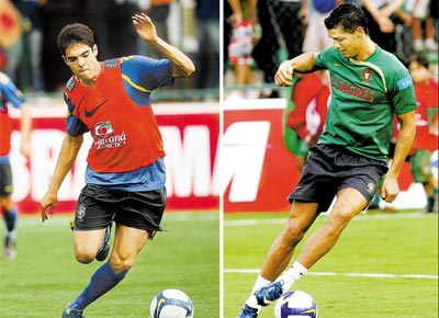 Kak (esq.), melhor do mundo em 2007, e Cristiano Ronaldo (dir.), favorito ao prmio neste ano, treinam para amistoso hoje, s 22h