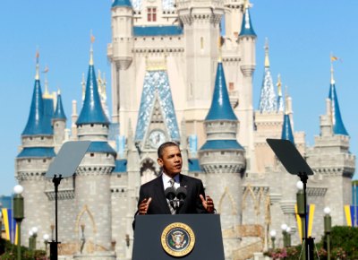 Obama anuncia facilidade em vistos em frente ao Castelo da Cinderela, na Flrida