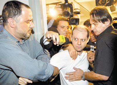 O ex-promotor Igor Ferreira da Silva  apresentado pela polcia depois de ser preso em rua da Vila Carro (zona leste de So Paulo)