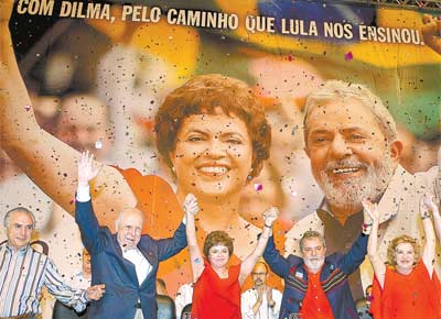 Temer, Alencar, Dilma, Lula, Marisa e Dutra, novo presidente do PT, no congresso que o oficializou a pr-candidatura da ministra