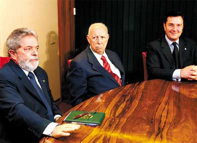 O senador e ex-presidente Fernando Collor de Mello (PTB)  recebido no Planalto pelo presidente Lula e pelo vice Jos Alencar
