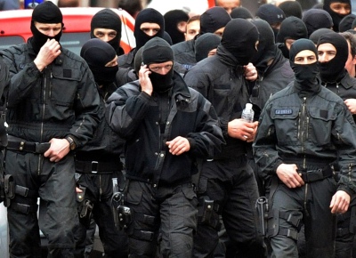 Policiais de elite da Frana, aps a invaso do prdio de Mohamed Merah, em Toulouse