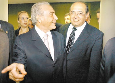 Michel Temer (PMDB-SP), que preside a Cmara, recebe Gilmar Mendes, presidente do Supremo Tribunal Federal, em visita  Casa