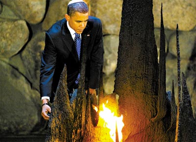 <b>Em campanha:</b> Em visita a Jerusalm, Barack Obama observa fogo eterno no memorial do Holocausto