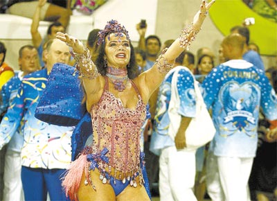 Luma de Oliveira, 43, rainha da bateria da Portela;<br>ela voltou a desfilar aps quatro anos