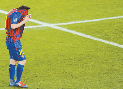 Messi perde pnalti, e Barcelona  eliminado da Liga dos Campees ao empatar em 2 a 2 com o Chelsea