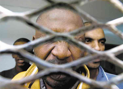 Homem internado no Hospital Psiquitrico de Benghazi, que serviu como priso poltica durante o regime de Gaddafi