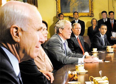 John McCain e Bush se renem com os democratas Nancy Pelosi, presidente da Cmara, Harry Reid, lder da maioria, e Barack Obama
