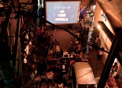 <b>CENRIO:</b> Moradores assistem a curta produzido na favela da Vila Prudente (zona leste de SP)