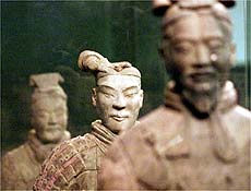 Esttuas dos Guerreiros de Xi'an, construdas de terracota, em exposio em SP; veja mais fotos