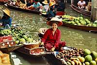 O mercado flutuante de Emerald Buddha so smbolos da surpreendente Tailndia