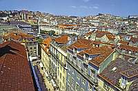 Com sua arquitetura secular, construda sobre vales e perto do encontro do rio Tejo com o oceano Atlntico, Lisboa oferece as mais variadas opes gastronmicas