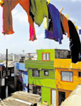 Casas pintadas por projeto social na favela de Helipolis, a maior do Estado de So Paulo