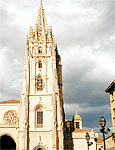 Capela gtica contruda no sculo 9, em Oviedo