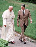Papa e o ex-presidente dos Estados Unidos Ronald Reagan