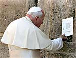 Papa, em 2000, no Muro das Lamentaes, em Israel
