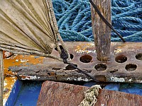 Furos de regulagem do mastro de uma jangada Alagoana