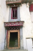 Porta e janela tpica de um monastrio