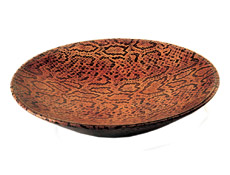 Do Emprio Beraldin, bowl em madeira e couro com estampa de pele de cobra - R$ 396