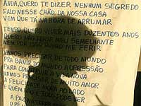 Cartaz com letra de msica na escola municipal Afrnio Ferreira, em Lenis (BA)