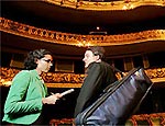 Dbora Fantini conversa com msico no Teatro Municipal de So Paulo