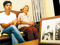 Yussuke e Saeko, filho e mulher do ex-kamikaze Manabu Ashihara