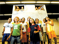 Coral Meninos do Araa ensaia em cinema construdo com dinheiro arrecadado por ele