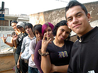 "Adolescentes que adoram fila". Esq p/ dir: Tainara, Bruno, Lo, Rafa, Aline, Mirna e Toni
