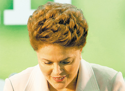 Em Brasília, Dilma dá entrevista sobre vitória