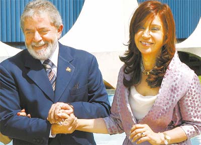O presidente Lula recebe a primeira-dama e candidata  Presidncia argentina, Cristina Kirchner, em Braslia