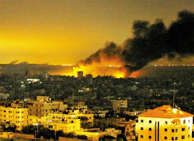 Incndios na Cidade de Gaza aps o primeiro dia de combates <br>de rua entre as foras de Israel e integrantes do Hamas