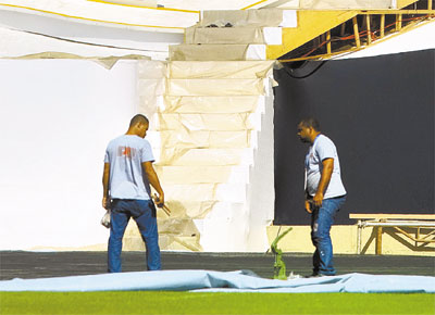 Operrios preparam Engenho para incio dos jogos no Rio