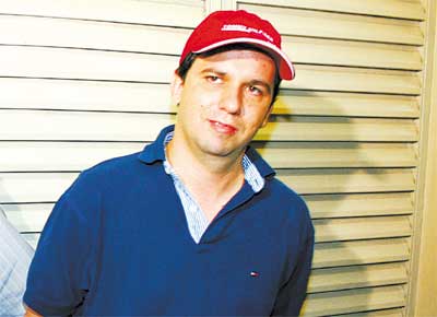 O empresário Luiz Antonio Vedoin, chefe da máfia dos sanguessugas, na Polinter de Cuiabá (MT)